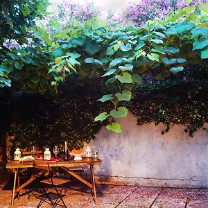  Apartment La Maisonette Et Son Jardin Italy